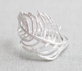 Feather ring in Silver