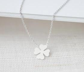 Four leaf clover necklace in silver