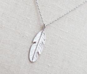Feather Necklace in silver