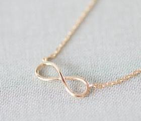 Simple tiny infinity necklace in gold