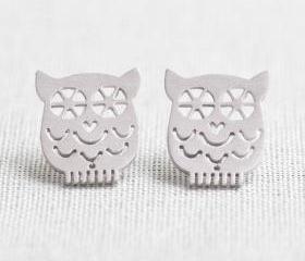 Tiny Owl earrings in Silver