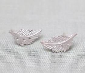 Vintage leaf post earrings in silver
