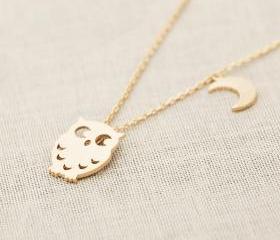 Owl and crescent necklace in gold